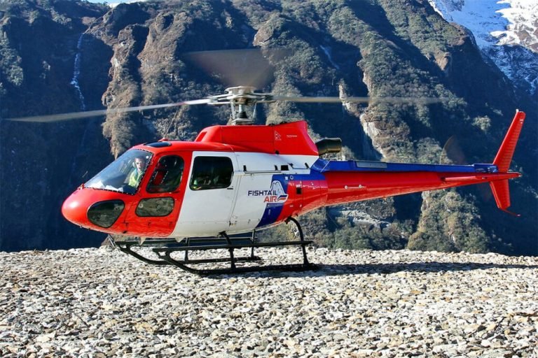 Helikopter Jatuh di Dekat Gunung Everest